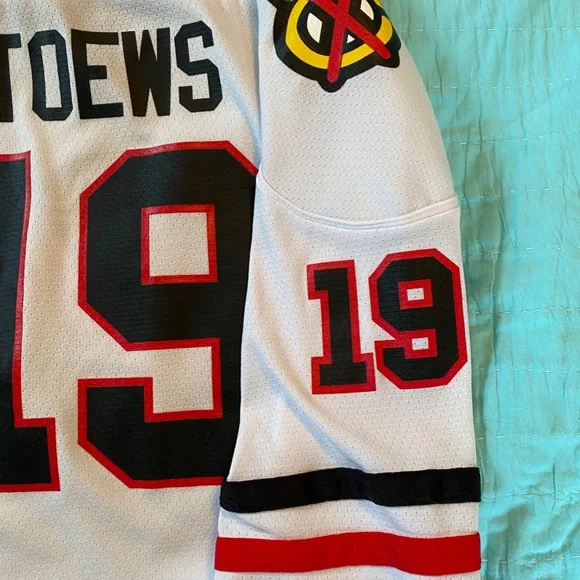 Reebok Toews Chicago Blackhawks Ice Hockey NHL Jersey Youth L/XL